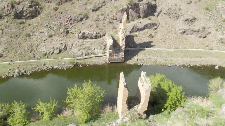 Անիի կամրջի հայտնվելը Հայաստան-Թուրքիա «բանակցություններում» բացառապես մի նպատակ ունի՝ հայ ժողովրդի մոտ արթնացնել հույզեր դեպի կորուսյալ հայրենիքը․ Գեղամյան