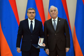 Անկախության տոնի առթիվ Ներքին գործերի նախարարության մի շարք ծառայողներ պարգևատրվել են պետական բարձր պարգևներով Անկախության տոնի առթիվ Ներքին գործերի նախարարության մի շարք ծառայողներ պարգևատրվել են պետական բարձր պարգևներով