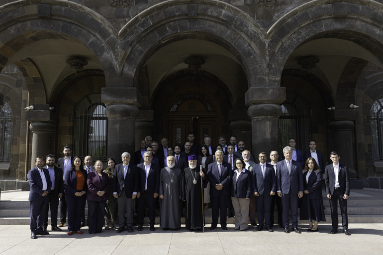 Ամենայն Հայոց Կաթողիկոսն ընդունել է ՀՅԴ Հայ դատի հանձնախմբերի ու գրասենյակների համահայկական խորհրդաժողովի մասնակիցներին Ամենայն Հայոց Կաթողիկոսն ընդունել է ՀՅԴ Հայ դատի հանձնախմբերի ու գրասենյակների համահայկական խորհրդաժողովի մասնակիցներին