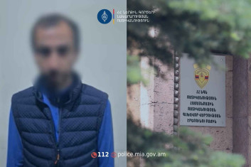 Հայտնաբերվել է ՆԳՆ հաշվառման-քննական բաժիններում քաղաքացիներին գումարի դիմաց հերթագրող տղամարդը (տեսանյութ) Հայտնաբերվել է ՆԳՆ հաշվառման-քննական բաժիններում քաղաքացիներին գումարի դիմաց հերթագրող տղամարդը (տեսանյութ)