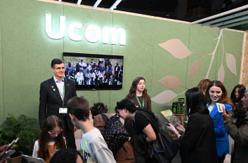 COP17-ում ներկայացվեց Ucom-ի աջակցությամբ հրատարակված «Հովազաձորի գաղտնի ճանապարհը» գիրքը (լուսանկարներ) COP17-ում ներկայացվեց Ucom-ի աջակցությամբ հրատարակված «Հովազաձորի գաղտնի ճանապարհը» գիրքը (լուսանկարներ)
