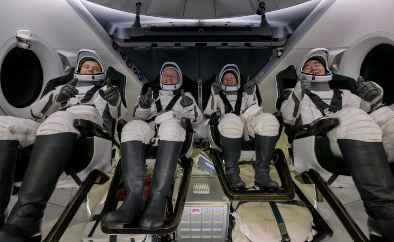 NASA впервые досрочно эвакуировала экипаж МКС из-за здоровья