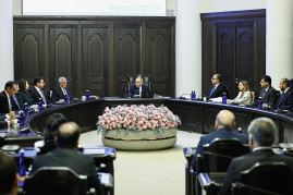 Նախատեսվում է վերանայել պետական պաշտոններ և պետական ծառայության պաշտոններ զբաղեցնող անձանց վարձատրության գործող համակարգը