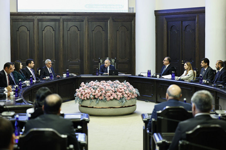 Նախատեսվում է վերանայել պետական պաշտոններ և պետական ծառայության պաշտոններ զբաղեցնող անձանց վարձատրության գործող համակարգը Նախատեսվում է վերանայել պետական պաշտոններ և պետական ծառայության պաշտոններ զբաղեցնող անձանց վարձատրության գործող համակարգը