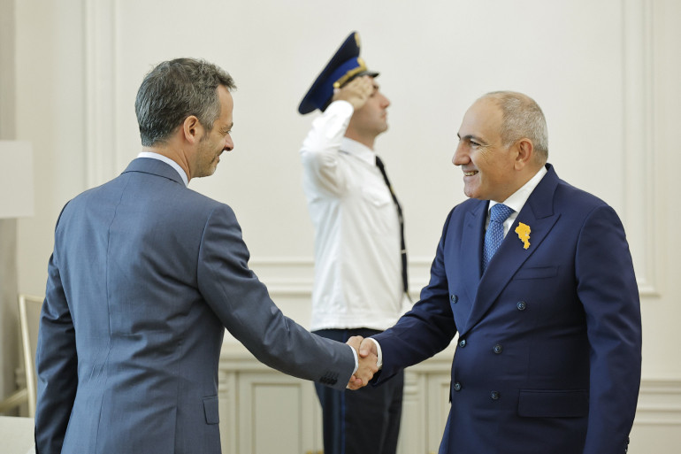 Pashinyan and French Ambassador discussed development of economic relations and joint programs in other areas Pashinyan and French Ambassador discussed development of economic relations and joint programs in other areas