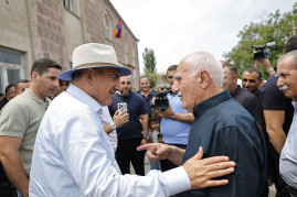 Փաշինյանն այցելել է Վեդիի ջրամբար և Արարատի մարզի մի քանի բնակավայրերում ծանոթացել իրականացվող ծրագրերի ընթացքին Փաշինյանն այցելել է Վեդիի ջրամբար և Արարատի մարզի մի քանի բնակավայրերում ծանոթացել իրականացվող ծրագրերի ընթացքին