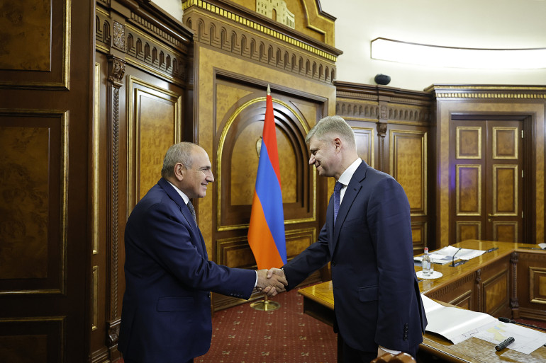 Փաշինյանն ու Բելոզյորովը մտքեր են փոխանակել Գյումրի-Ախուրիկ-Թուրքիայի սահման և Երասխ-Նախջևան հատվածների երկաթուղիների վերակառուցման նախագծերի շուրջ