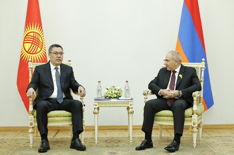 Հայաստանն ու Ղրղզստանը նոր էջ կբացեն երկկողմ հարաբերություններում․ պաշտոնական այցի շրջանակում կայացել է Նիկոլ Փաշինյանի և Սադիր ժապարովի հանդիպումը Հայաստանն ու Ղրղզստանը նոր էջ կբացեն երկկողմ հարաբերություններում․ պաշտոնական այցի շրջանակում կայացել է Նիկոլ Փաշինյանի և Սադիր ժապարովի հանդիպումը