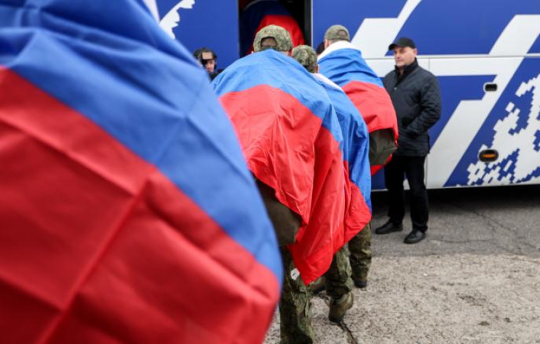 Россия и Украина провели обмен пленными по формуле "160 на 160" Россия и Украина провели обмен пленными по формуле "160 на 160"