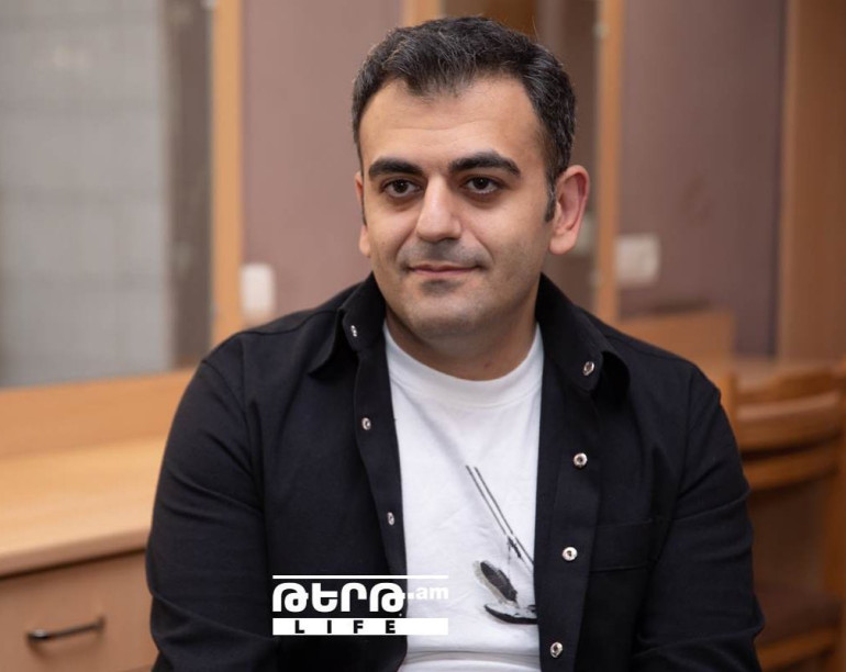 «Բոլորը հավաքվում էին հարևանի տանը «Սանտա Բարբարա» նայելու, որովհետև մենակ նա էր տրոլեյբուսի գծից լույս քաշել». Նարեկ Մարգարյան