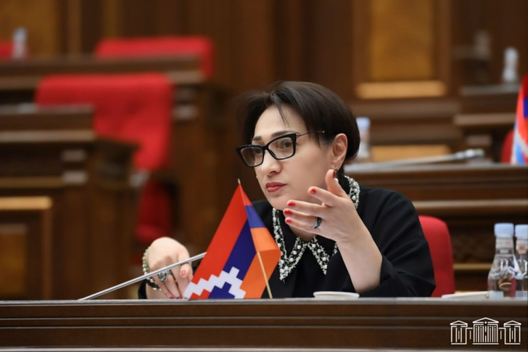 Այդ հայեցակարգի տեքստը հակասություններով լի, ցաքուցրիվ մտավարժանք է, տոտալիտար ռեժիմներին բնորոշ իմաստների և խորհրդանիշերի սրբագրում. Լիլիթ Գալստյան Այդ հայեցակարգի տեքստը հակասություններով լի, ցաքուցրիվ մտավարժանք է, տոտալիտար ռեժիմներին բնորոշ իմաստների և խորհրդանիշերի սրբագրում. Լիլիթ Գալստյան