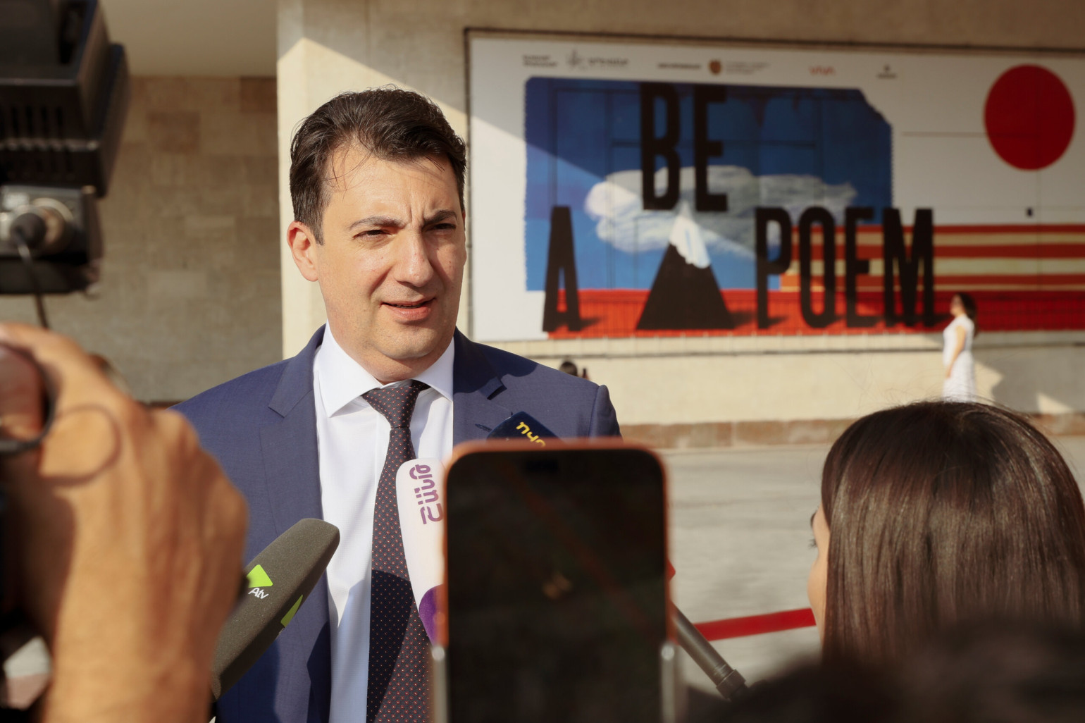 Մեկնարկել է Երևանի «Ոսկե ծիրան» 23-րդ միջազգային կինոփառատոնը. հեղինակավոր կինոփառատոնի գլխավոր գործընկերը դարձյալ Viva-ն է (տեսանյութ, լուսանկարներ) Մեկնարկել է Երևանի «Ոսկե ծիրան» 23-րդ միջազգային կինոփառատոնը. հեղինակավոր կինոփառատոնի գլխավոր գործընկերը դարձյալ Viva-ն է (տեսանյութ, լուսանկարներ)