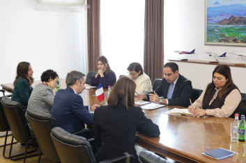 ՏԿԵ նախարարն ու Ֆրանսիայի դեսպանը քննարկել են Հյուսիս-հարավ ճանապարհային միջանցքի Սիսիան–Քաջարան հատվածում Բարգուշատի թունելի կառուցման ծրագիրը ՏԿԵ նախարարն ու Ֆրանսիայի դեսպանը քննարկել են Հյուսիս-հարավ ճանապարհային միջանցքի Սիսիան–Քաջարան հատվածում Բարգուշատի թունելի կառուցման ծրագիրը