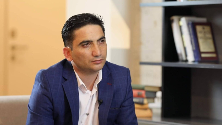 Նաիրի Հոխիկյանի տան վրա հшրձակում է եղել «Քաղաքացիական պայմանագիր» կուսակցության ներկայացուցիչների կողմից․ հակառակ կողմն այլ բան է պնդում Նաիրի Հոխիկյանի տան վրա հшրձակում է եղել «Քաղաքացիական պայմանագիր» կուսակցության ներկայացուցիչների կողմից․ հակառակ կողմն այլ բան է պնդում