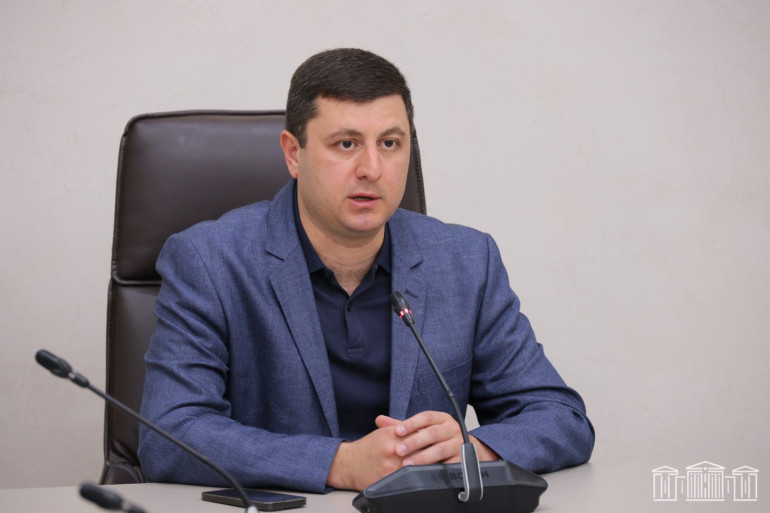 Իշխանությունը խորհրդարանում ընդդիմադիր գործիչների դեմ 2 հիմնական զենք է կիրառում. հարձակում` բռնության ուղեկցմամբ և ուղիղ ազատությունից զրկում․ Աբրահամյան Իշխանությունը խորհրդարանում ընդդիմադիր գործիչների դեմ 2 հիմնական զենք է կիրառում. հարձակում` բռնության ուղեկցմամբ և ուղիղ ազատությունից զրկում․ Աբրահամյան