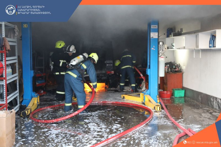 Ավտոտեխսպասարկման կետում այրվել է «Mercedes-Benz» մակնիշի ավտոմեքենան