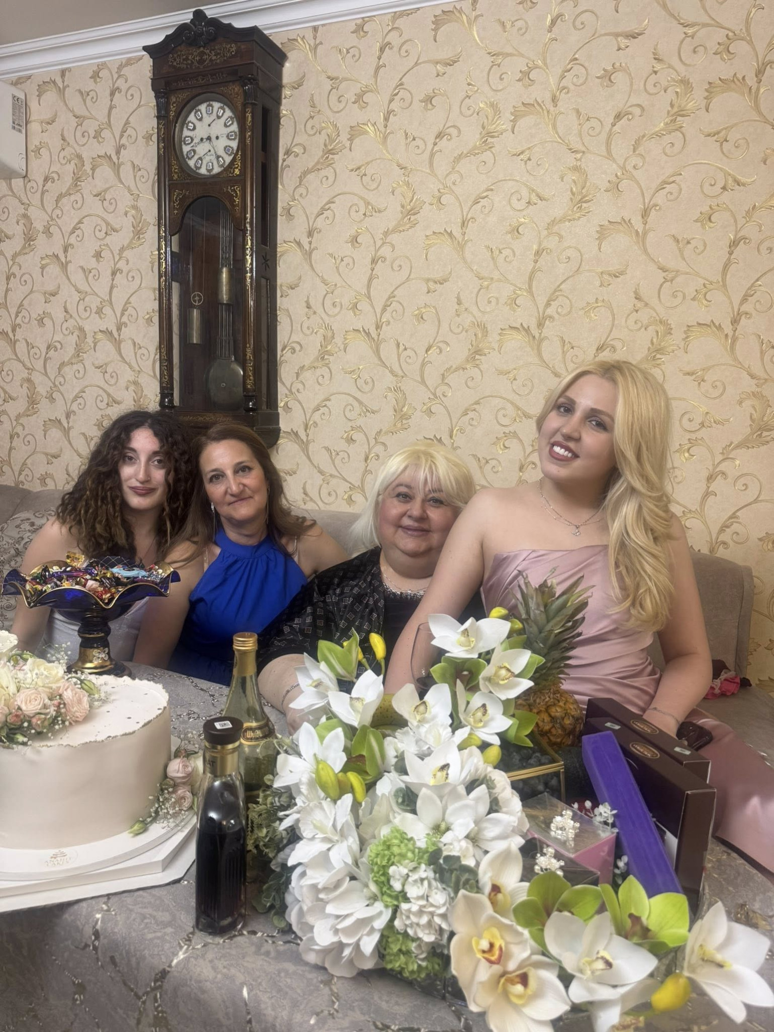 «Ամբողջ ժամանակ անցկացրեցի բազմոցին, որին մոտիկ թթվածնի սարքն է տեղադրված, բայց ապրեցի էմոցիաների մի մեծ փունջ». Զառա Արամյանի դուստրը նշանադրվել է