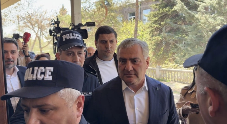 Սամվել Կարապետյանի տնային կալանքը երկարաձգվեց 2 ամսով Սամվել Կարապետյանի տնային կալանքը երկարաձգվեց 2 ամսով