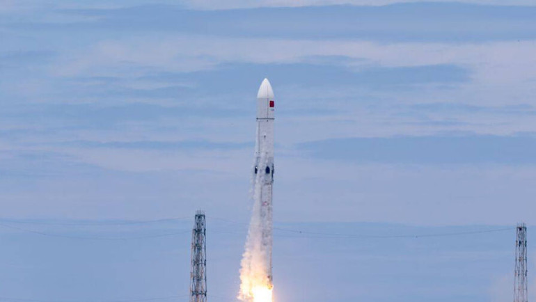Китайская ракета вывела на орбиту спутник связи "Тяньлянь-3"