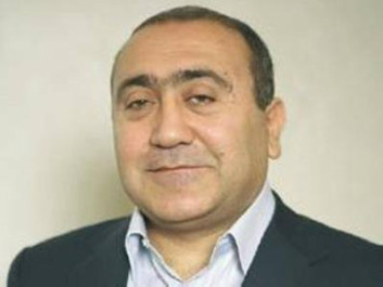«Զվարթնոց» օդանավակայանում իրավապահները մոտեցել են «Լուդինգ» ընկերության համահիմնադիր Արթուր Վարժապետյանին և տարել ոստիկանական բաժանմունք