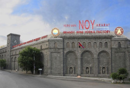 Ձերբակալվել է Գագիկ Ծառուկյանին պատկանող Երևանի «Արարատ» գինու, կոնյակի և օղու գործարանի տնօրեն Արման Դավթյանը Ձերբակալվել է Գագիկ Ծառուկյանին պատկանող Երևանի «Արարատ» գինու, կոնյակի և օղու գործարանի տնօրեն Արման Դավթյանը