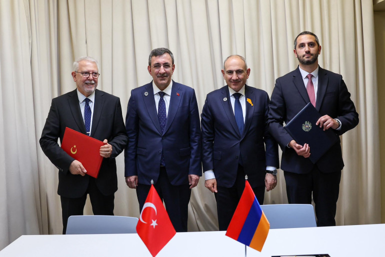 Թուրքիան և Հայաստանը Երևանում ԵՔՀ գագաթնաժողովի շրջանակներում Անիի կամրջի վերականգնման մասին համաձայնագիր են ստորագրել (լուսանկարներ) Թուրքիան և Հայաստանը Երևանում ԵՔՀ գագաթնաժողովի շրջանակներում Անիի կամրջի վերականգնման մասին համաձայնագիր են ստորագրել (լուսանկարներ)
