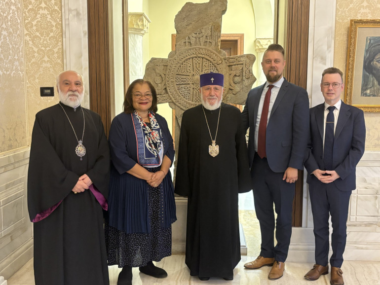 Վեհափառը «Save Armenia» հուդայա-քրիստոնեական դաշինքի անդամների հետ հանդիպմանը իր մտահոգություններն է արտահայտել Բաքվում պահվող հայերի առնչությամբ