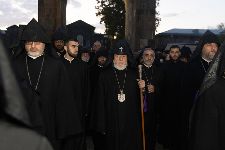 Հակառակ իշխող ուժի հակաեկեղեցական գործողություններին՝ մեր Սուրբ եկեղեցին անսասան է, հզոր, հետամուտ կլինենք մեր ազգի շահերի պաշտպանությանը