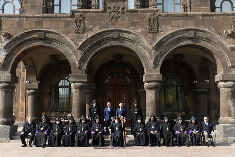 Գերագույն հոգևոր խորհուրդը խստորեն դատապարտել է Եկեղեցու և եկեղեցականների նկատմամբ իրականացվող բացահայտ ապօրինի ոտնձգություններն ու ճնշումները