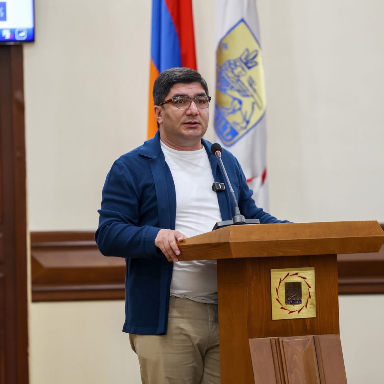 Ավինյան, ինչպե՞ս է ստացվում, որ երևանցու հաշվին 120 դրամ ավելի թանկ գնով ձեռք է բերվում դիզվառելիք. Մեսրոպ Մանուկյան (տեսանյութ) Ավինյան, ինչպե՞ս է ստացվում, որ երևանցու հաշվին 120 դրամ ավելի թանկ գնով ձեռք է բերվում դիզվառելիք. Մեսրոպ Մանուկյան (տեսանյութ)