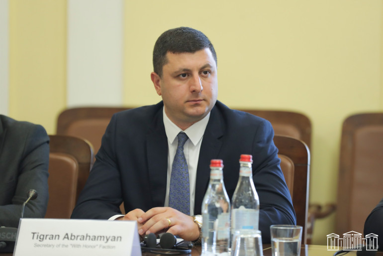 Վերջին շաբաթներին Ադրբեջանում հին բառապաշարին են վերադառնում, և, թեև դա իր պիկին չի հասել, սակայն ինքնին իրավիճակը բավականին մտահոգությունների տեղիք է տալիս. Տիգրան Աբրահամյան Վերջին շաբաթներին Ադրբեջանում հին բառապաշարին են վերադառնում, և, թեև դա իր պիկին չի հասել, սակայն ինքնին իրավիճակը բավականին մտահոգությունների տեղիք է տալիս. Տիգրան Աբրահամյան