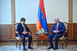 То, что произошло в 2022 году после Праги по инициативе и при поддержке президента Макрона - это начало новейшей истории Армении. Хачатурян послу Франции в Армении То, что произошло в 2022 году после Праги по инициативе и при поддержке президента Макрона - это начало новейшей истории Армении. Хачатурян послу Франции в Армении
