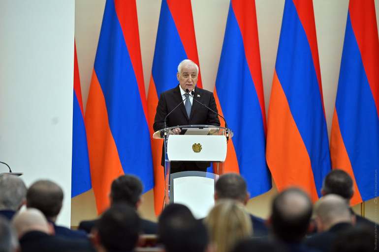 Մեր պարտքն է հաջորդ սերունդներին փոխանցել ոչ միայն անկախության գաղափարը, այլև այն իրական, կենսունակ և ուժեղ պետությունը, որը կարող է պաշտպանել իր ինքնիշխանությունը․ Վահագն Խաչատուրյան (տեսանյութ) Մեր պարտքն է հաջորդ սերունդներին փոխանցել ոչ միայն անկախության գաղափարը, այլև այն իրական, կենսունակ և ուժեղ պետությունը, որը կարող է պաշտպանել իր ինքնիշխանությունը․ Վահագն Խաչատուրյան (տեսանյութ)