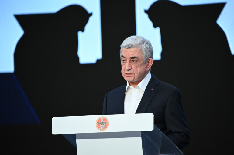Բանակը նախընտրական դեկորացիա չէ, այլ մեր ազգի ծնունդը, հպարտությունը, արժանավոր զավակը, բայց այսօր, ցավոք, լքված զավակը․ Սերժ Սարգսյանի շնորհավորական ուղերձը