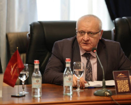Եթե նախորդիվ Փաշինյանը քաղաքական մրցակցությունը կառուցում էր «խաղաղություն կամ պատերազմ» կեղծ երկընտրանքի վրա, ապա առաջիկայում դրան ավելանալու է նոր՝ «անկախություն կամ ՌԴ-ի վերահսկողություն»-ը. Սուրենյանց