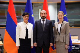 Լյուքսեմբուրգում ԱԳ նախարար Արարատ Միրզոյանը մասնակցում է ԵՄ անդամ պետությունների արտաքին գործերի նախարարների խորհրդի նիստի ձևաչափով քննարկմանը (տեսանյութ) Լյուքսեմբուրգում ԱԳ նախարար Արարատ Միրզոյանը մասնակցում է ԵՄ անդամ պետությունների արտաքին գործերի նախարարների խորհրդի նիստի ձևաչափով քննարկմանը (տեսանյութ)