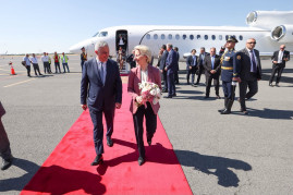 Ուրսուլա ֆոն դեր Լայենն աշխատանքային այցով ժամանել է Երևան Ուրսուլա ֆոն դեր Լայենն աշխատանքային այցով ժամանել է Երևան