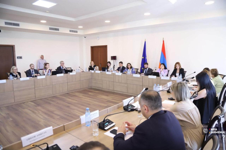 Հայաստանը և ԵՄ-ն կառուցողական քննարկում են անցկացրել մարդու իրավունքներին առնչվող հարցերի լայն շրջանակի շուրջ․ ԱԳՆ Հայաստանը և ԵՄ-ն կառուցողական քննարկում են անցկացրել մարդու իրավունքներին առնչվող հարցերի լայն շրջանակի շուրջ․ ԱԳՆ