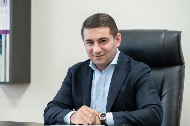 Օրվա իշխանությունները չեն ստացել ընտրողների անգամ 50 տոկոսի ձայնը, նրանք չունեն ժողովրդի մեծամասնության մանդատը և իրավունք չունեն առուծախի հանել մեր հայրենիքը․ Նաիրի Սարգսյան Օրվա իշխանությունները չեն ստացել ընտրողների անգամ 50 տոկոսի ձայնը, նրանք չունեն ժողովրդի մեծամասնության մանդատը և իրավունք չունեն առուծախի հանել մեր հայրենիքը․ Նաիրի Սարգսյան