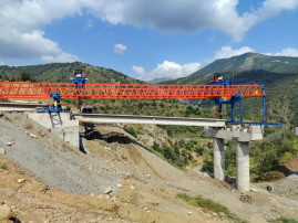 ՀՀ-ում առաջին անգամ Քաջարան-Ագարակ հատվածում կամուրջների հեծանները մոնտաժվում են կախովի հեծանատեղադրիչ կայանքի միջոցով ՀՀ-ում առաջին անգամ Քաջարան-Ագարակ հատվածում կամուրջների հեծանները մոնտաժվում են կախովի հեծանատեղադրիչ կայանքի միջոցով