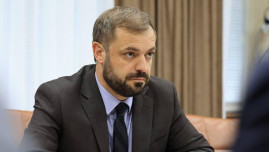 Էկոնոմիկայի նախարարությունը հերքել է լուրը, թե Գևորգ Պապոյանը ռուսական կողմին խնդրել է իրեն հնարավորություն տալ մասնակցել Եկատերինբուրգի առևտրատնտեսական ֆորումին Էկոնոմիկայի նախարարությունը հերքել է լուրը, թե Գևորգ Պապոյանը ռուսական կողմին խնդրել է իրեն հնարավորություն տալ մասնակցել Եկատերինբուրգի առևտրատնտեսական ֆորումին