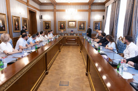 «Քրիստոնյա գործարարների միության» անդամների հետ հանդիպմանը կաթողիկոսն անդրադարձել է Եկեղեցու առաքելության իրականացմանն ուղղված ծրագրերում երիտասարդ քրիստոնյա գործարարների բերած աջակցությանը «Քրիստոնյա գործարարների միության» անդամների հետ հանդիպմանը կաթողիկոսն անդրադարձել է Եկեղեցու առաքելության իրականացմանն ուղղված ծրագրերում երիտասարդ քրիստոնյա գործարարների բերած աջակցությանը