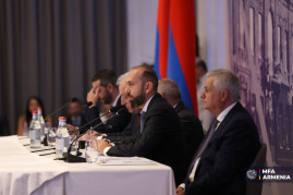 Арарат Мирзоян подчеркнул важность развития международных торговых связей, что соответствует новым функциям министерства