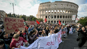 Italy: Students and workers rally over living costs Italy: Students and workers rally over living costs