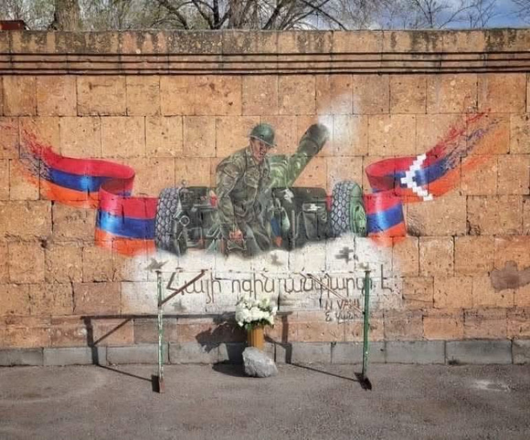 Պատերից նկարները կջնջեք, դպրոցներում հերոսների անկյունները կվերացնեք, զորամասերում պաստառները կփոխեք, մեկ է՝ այս մարդիկ հերոսներ են․ Տիգրան Աբրահամյանը՝ Ալբերտ Հովհաննիսյանի նկարը ջնջելու մասին