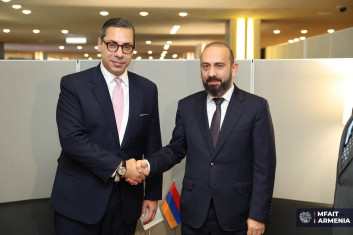 Արարատ Միրզոյանը և Կոնստանտինոս Կոմբոսը քննարկել են Հայաստանի և Կիպրոսի միջև երկկողմ գործընկերության խորացման հարցեր Արարատ Միրզոյանը և Կոնստանտինոս Կոմբոսը քննարկել են Հայաստանի և Կիպրոսի միջև երկկողմ գործընկերության խորացման հարցեր