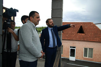 Գևորգ Պապոյանը «Պռոշյանի կոնյակի գործարան»-ի Արտաշատի մթերման կետում հետևել է խաղողի մթերման ընթացքին
