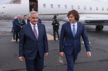 Վրաստանի վարչապետ Իրակլի Կոբախիձեն ժամանել է Հայաստան` մասնակցելու COP17-ին