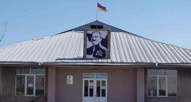 Անդրանիկ Օզանյանի նկարը չի ապամոնտաժվել, այլ տեղափոխվել է անվտանգության նկատառումներից ելնելով․ Արտենիի դպրոց Անդրանիկ Օզանյանի նկարը չի ապամոնտաժվել, այլ տեղափոխվել է անվտանգության նկատառումներից ելնելով․ Արտենիի դպրոց
