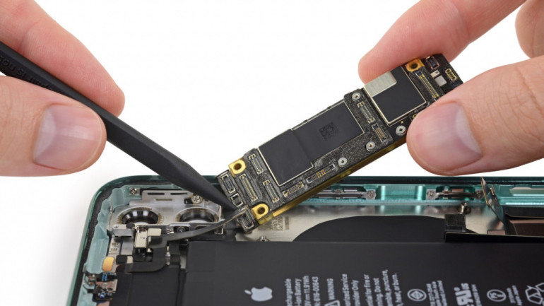 Apple готовится к снижению маржинальности iPhone из-за нехватки чипов памяти